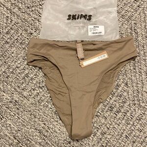 SKIMS mid waist Bottom color: Desert